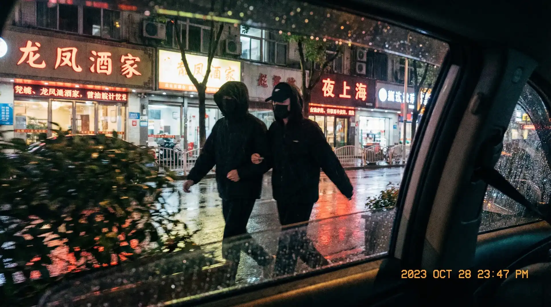 幻影娱乐 - 顶流明星深夜密会现场抓拍照片
